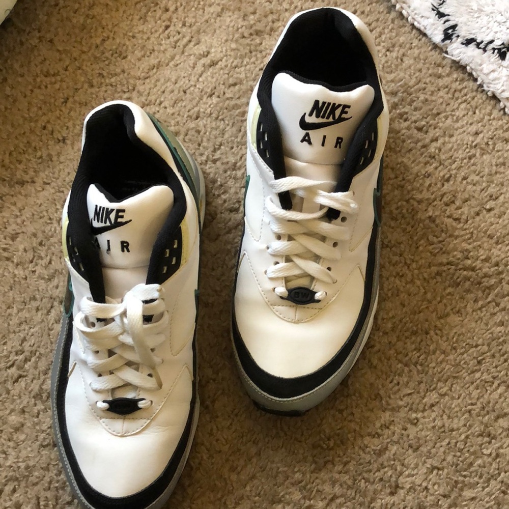 Nike tennis shoes
